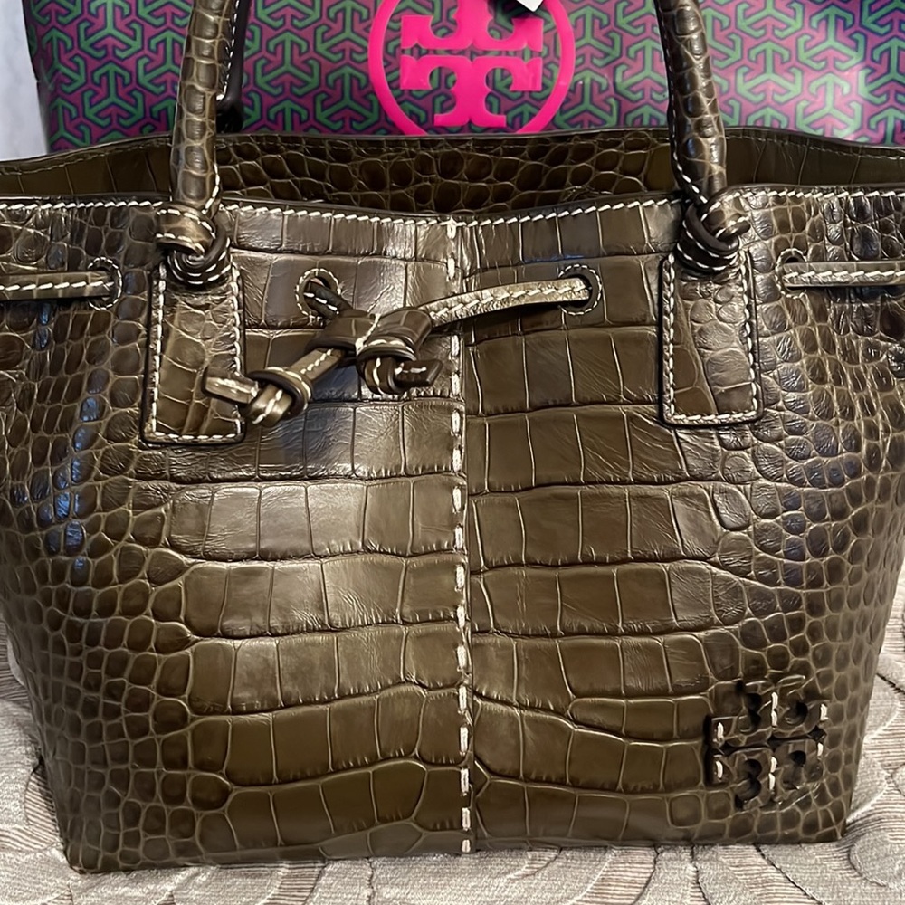 Tory Burch carryall bag Like New condition